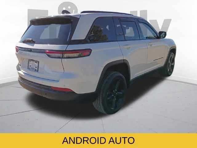 Used 2024 White Jeep Altitude image 5