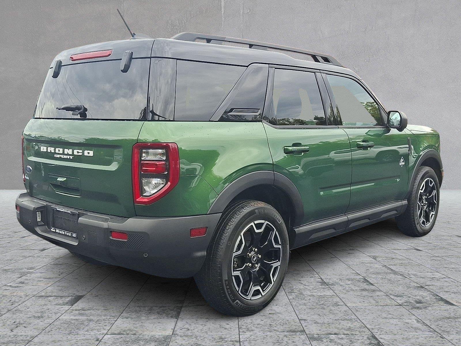 Used 2025 Eruption Green Metallic Ford Outer Banks image 6