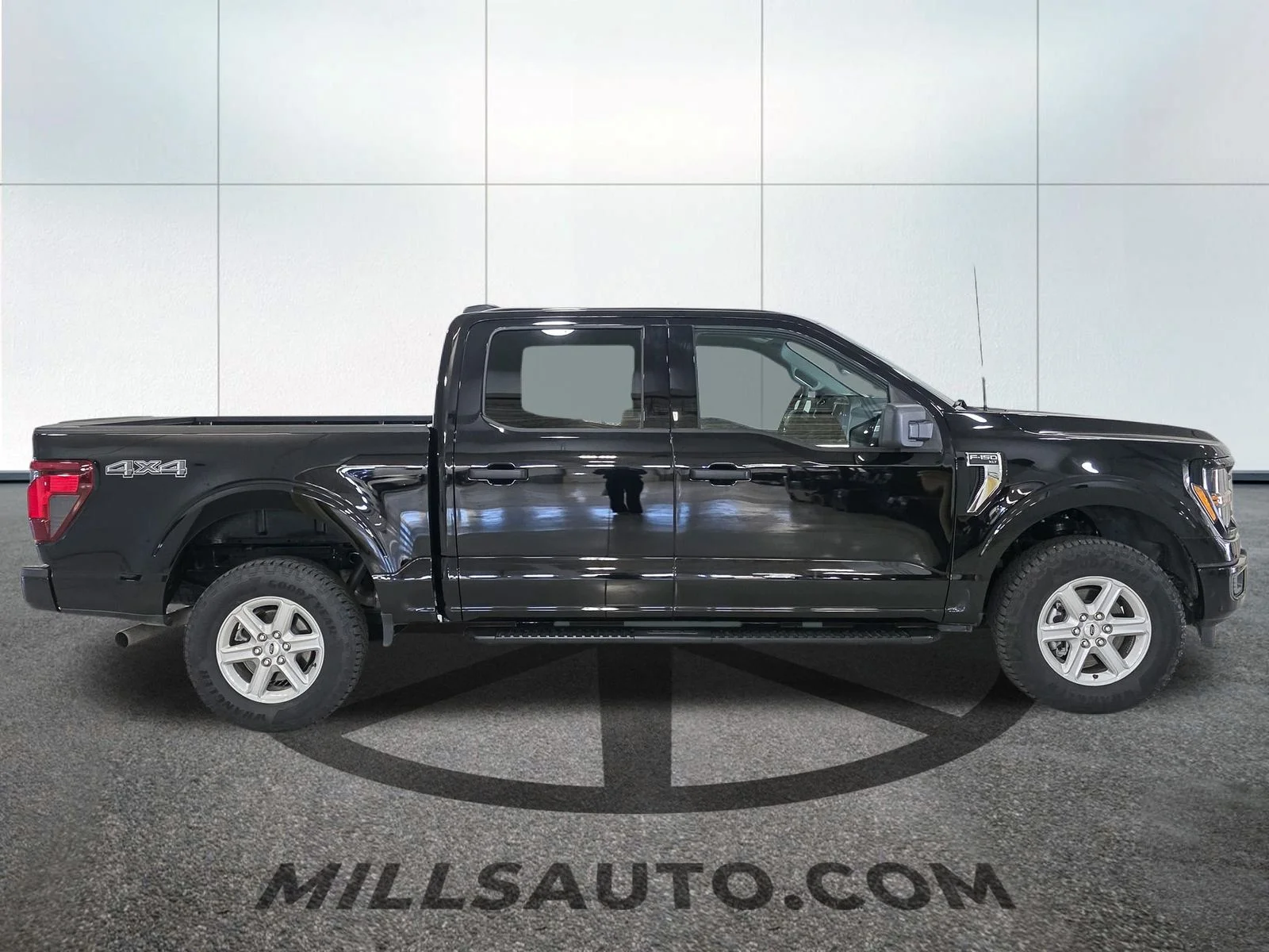 Used 2026 Agate Black Metallic Ford XLT image 9