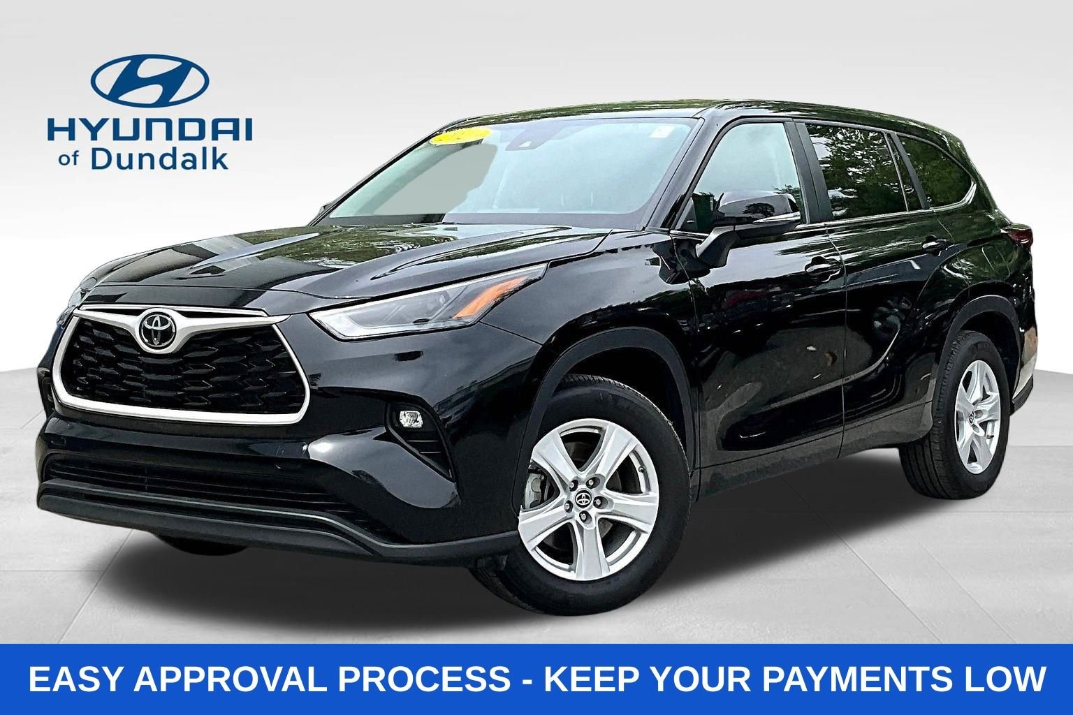 2025 Toyota Highlander LE FWD's photo