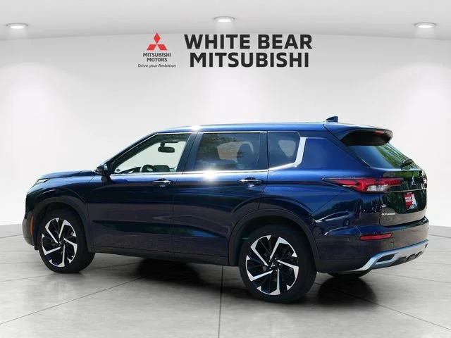 Used 2024 Blue Mitsubishi SE image 4