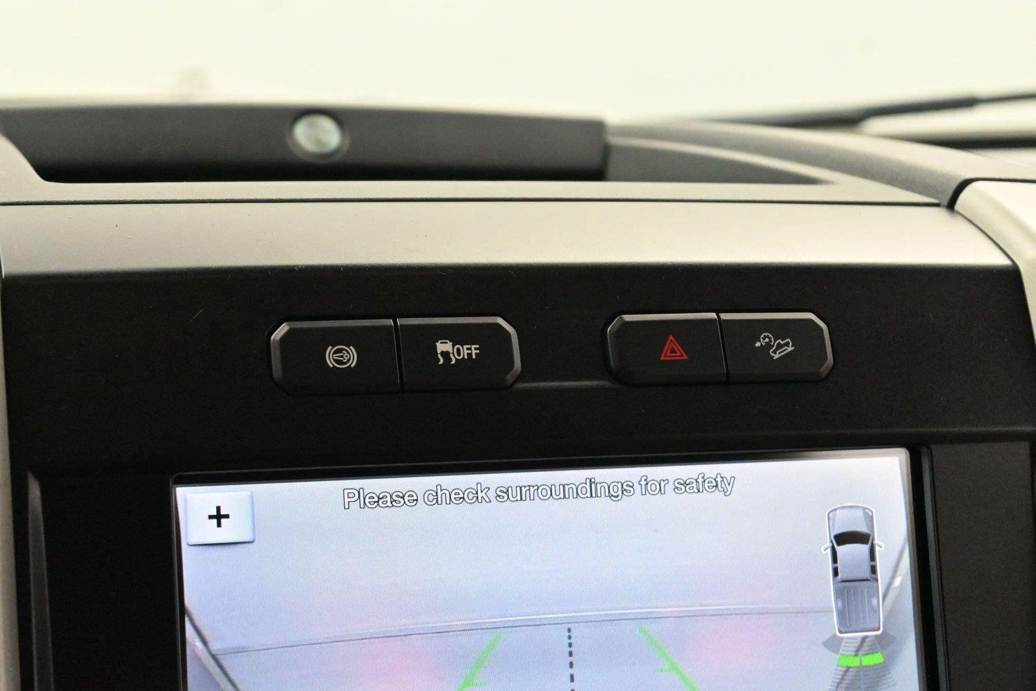 Used 2019 White Platinum Metallic Tri-Coat Ford Lariat image 27