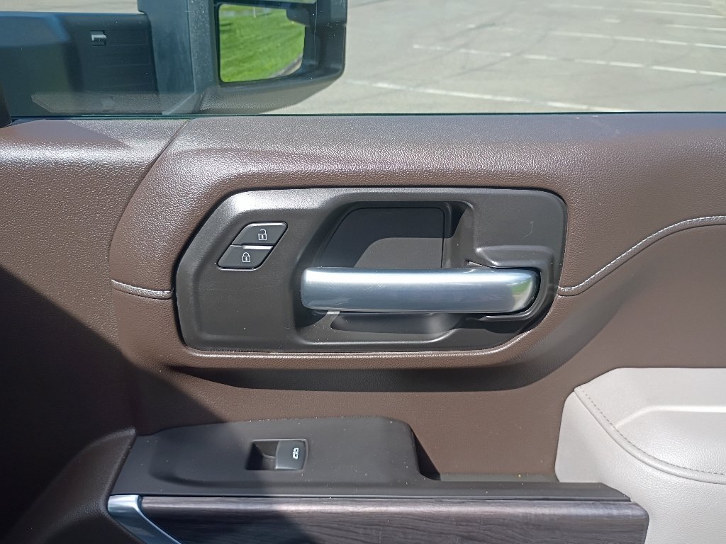 Used 2021 Summit White Chevrolet LTZ image 11
