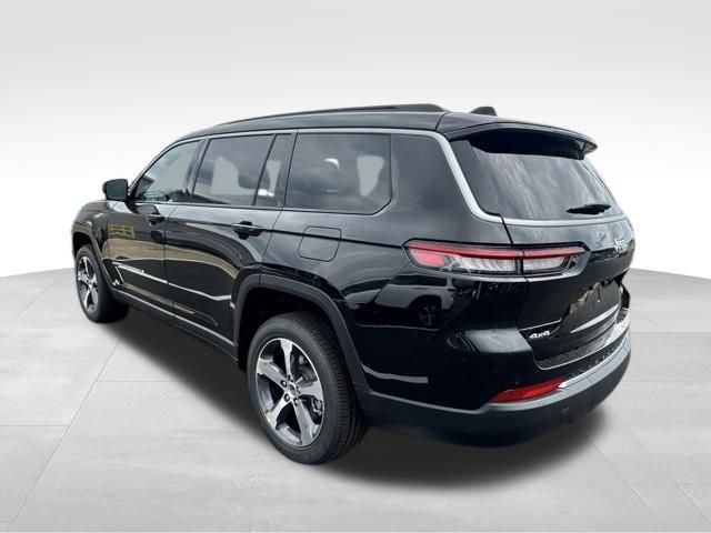 New 2026 Diamond Black Crystal Pearl-Coat Exterior Paint Jeep Limited image 4