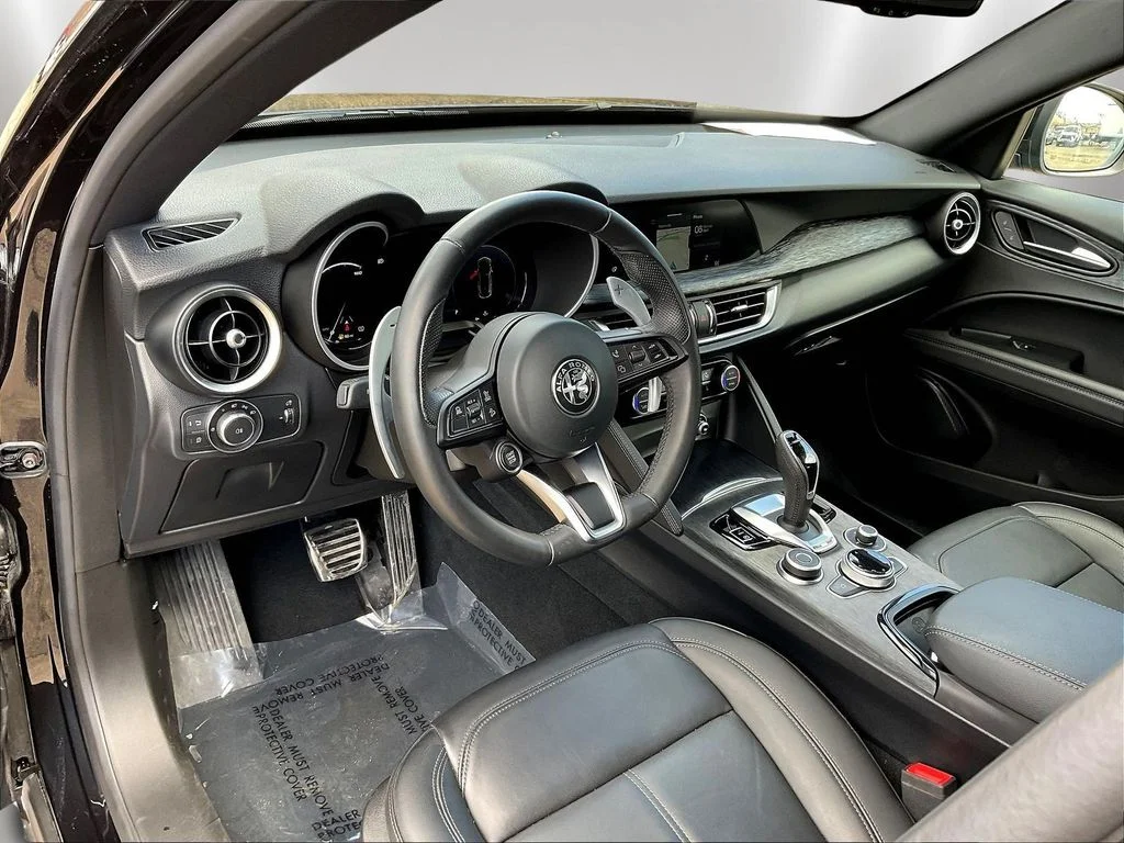 Used 2024 Black Metallic Alfa Romeo Sprint image 17