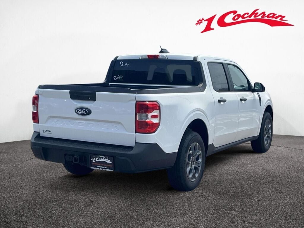 New 2026 Oxford White Ford XLT image 7