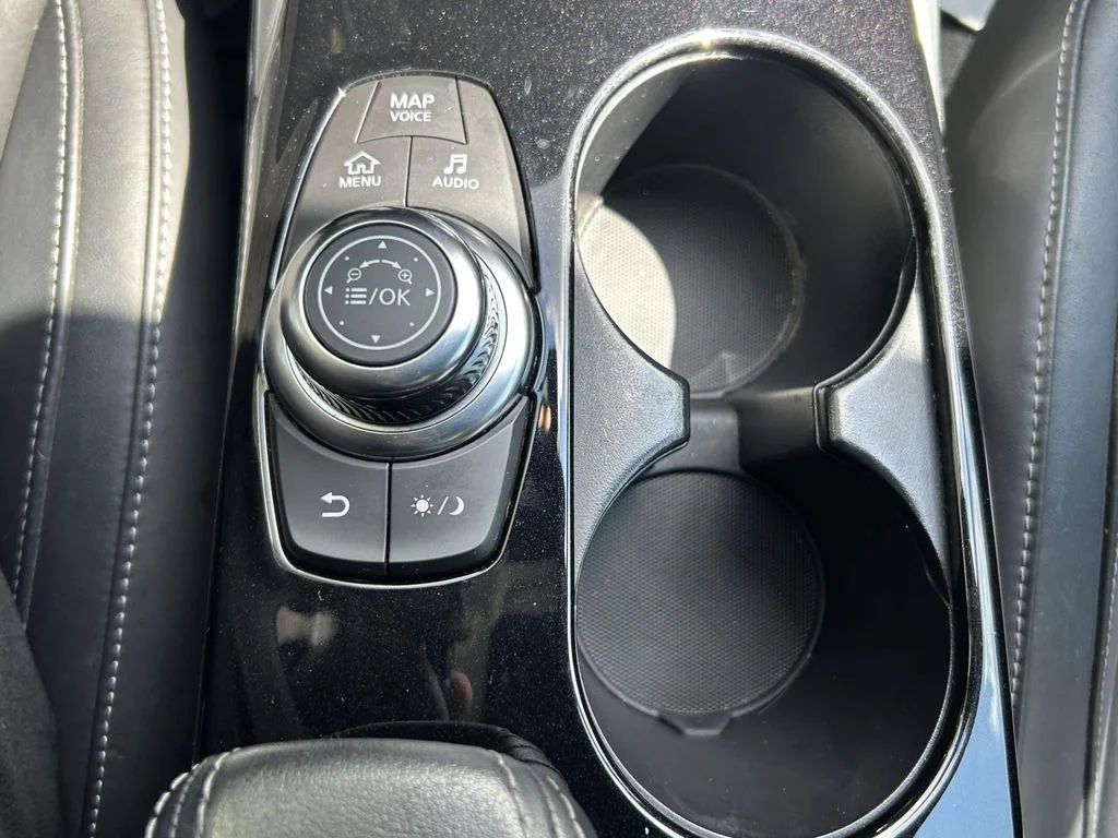 Used 2018 White INFINITI Premium image 18