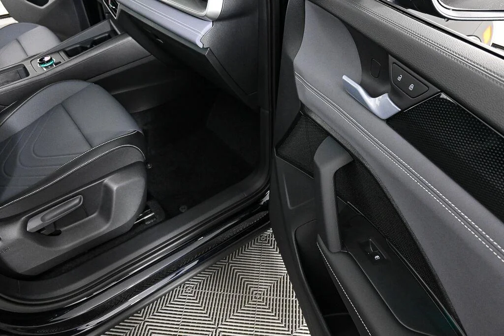 New 2026 Deep Black Pearl Volkswagen SE R-Line Black image 25