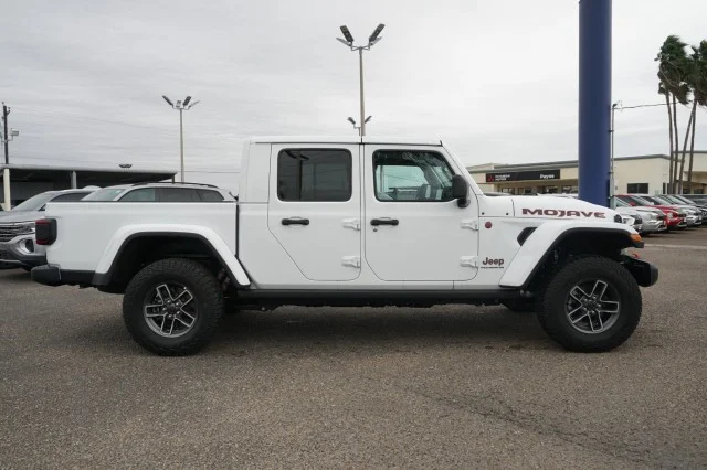 Used 2025 WHITE Jeep Mojave image 5