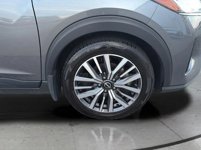 Used 2024 Gray Nissan SV image 30