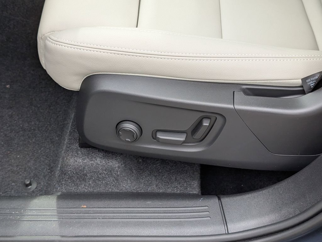 2026 Volvo XC40 Ultra - Photo 14