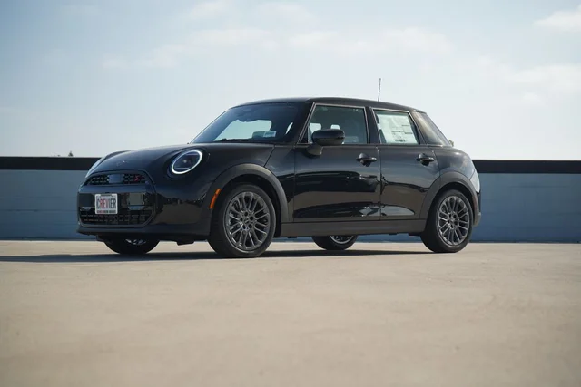 2026 MINI 4 Door Signature Plus