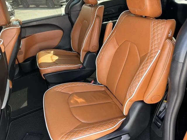 Used 2024 Black Chrysler Pinnacle image 19