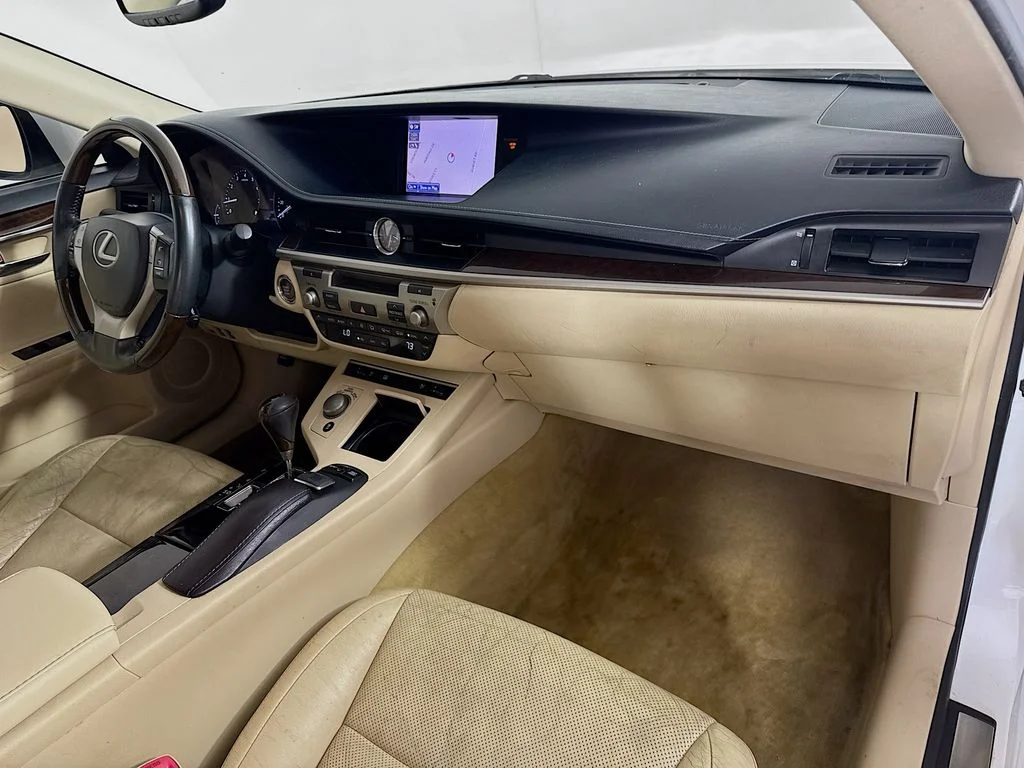 Used 2013 White Lexus 350 image 36