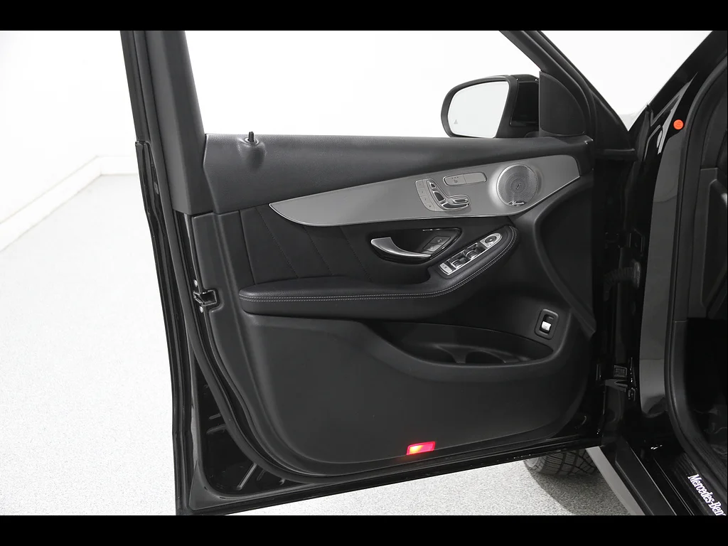 Used 2019 Black Mercedes-Benz GLC 300 4MATIC® image 4