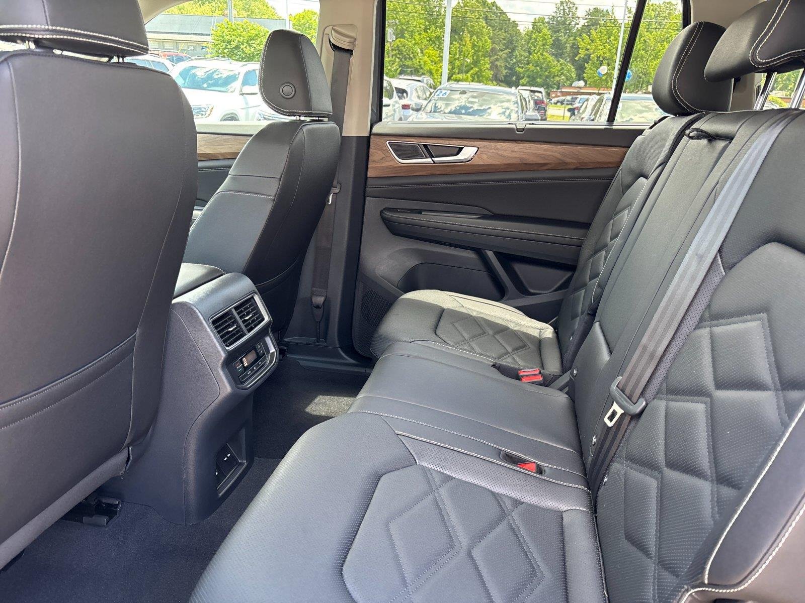 New 2026 pure gray Volkswagen 2.0T SE w/Technology image 32