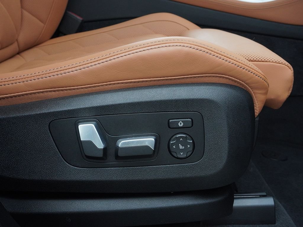 Used 2024 Black BMW xDrive40i image 29