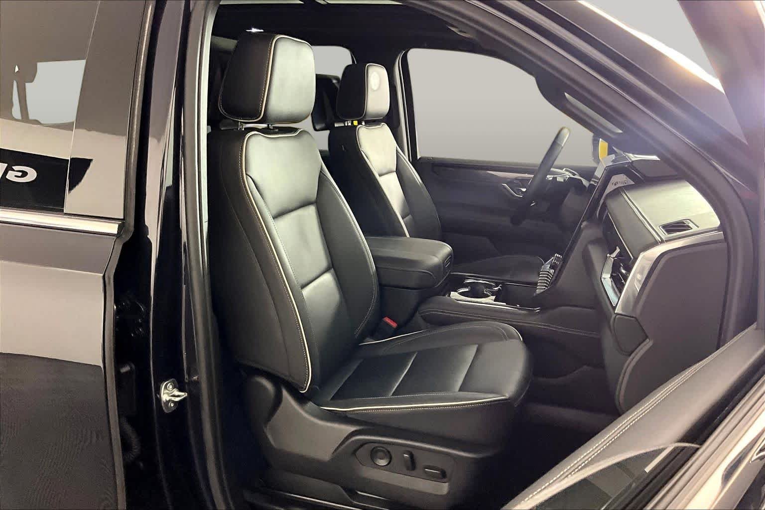 Used 2025 Titanium Rush Metallic GMC Elevation image 9