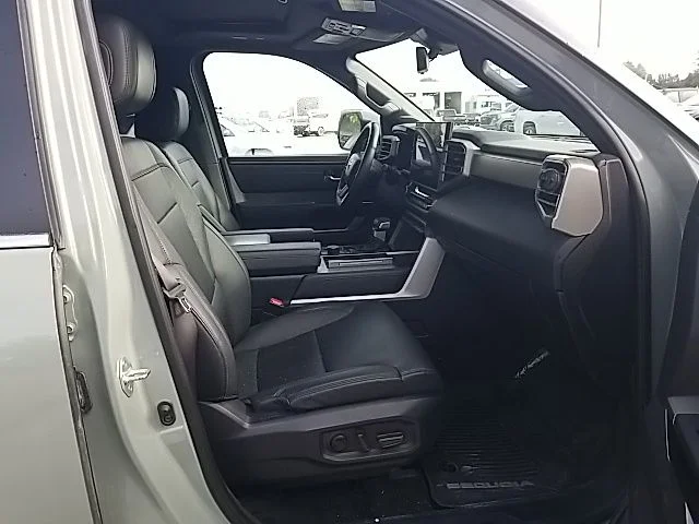 Used 2025  Toyota Limited image 34