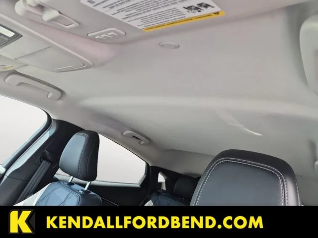 Used 2023 White Ford Select image 12