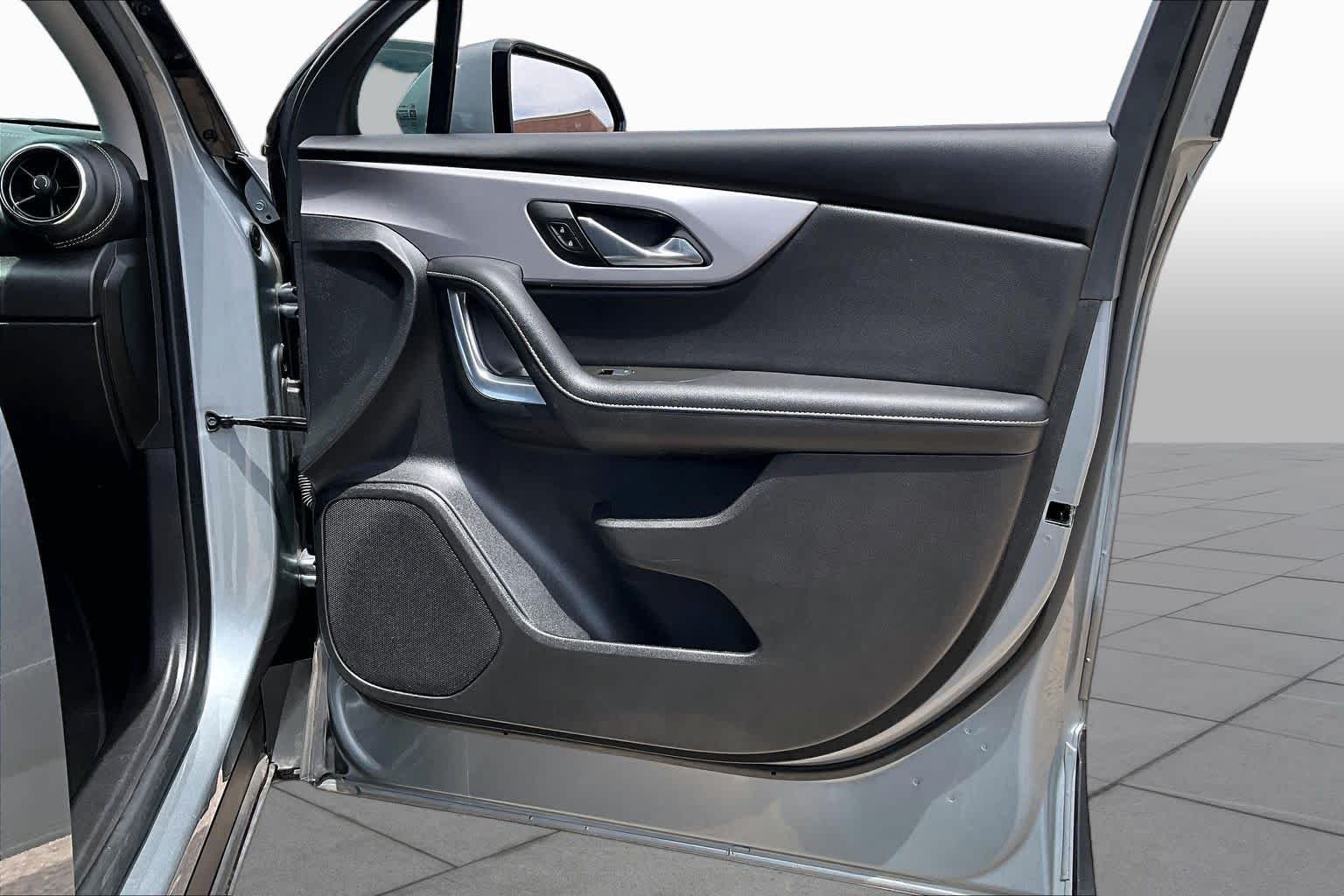Used 2025 Sterling Gray Metallic Chevrolet LT image 21