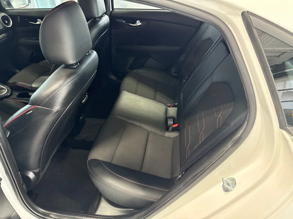Used 2022 White Kia GT image 11