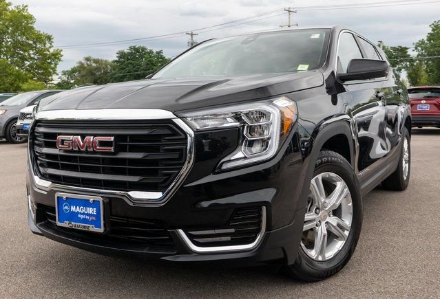 Used 2024 Black GMC SLE image 1