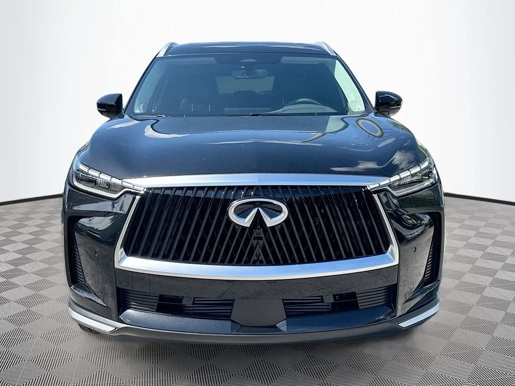 Used 2027 Black INFINITI LUXE image 2