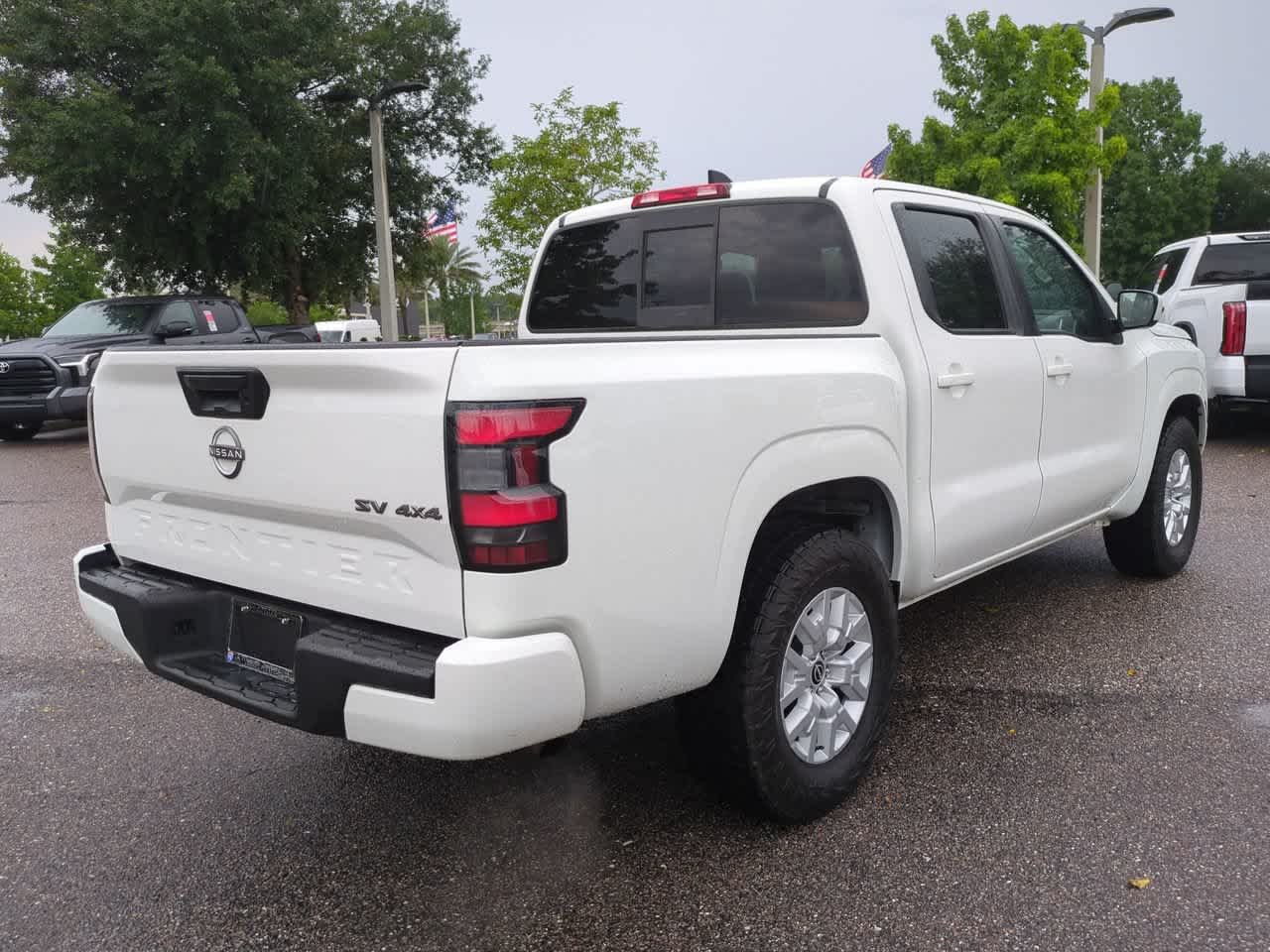 Used 2022 Glacier White Nissan SV image 6