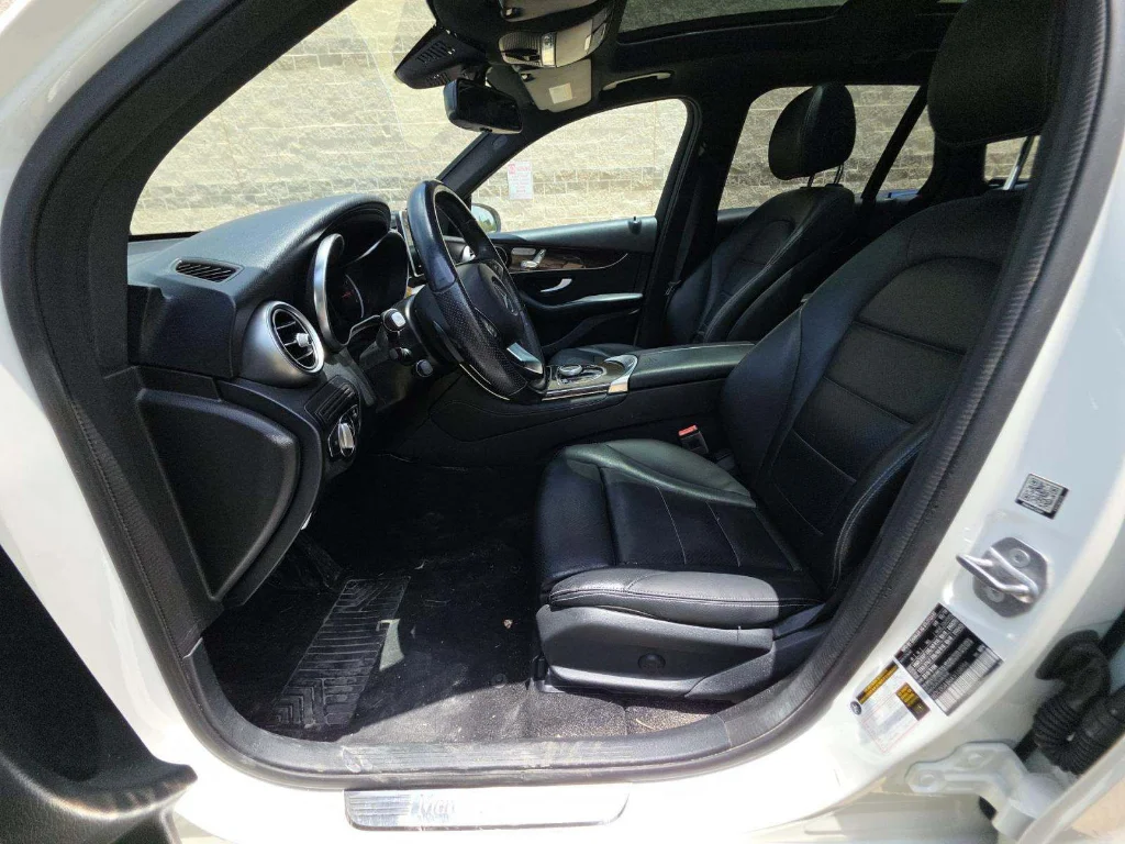 Used 2019 Polar White Mercedes-Benz 300 image 4
