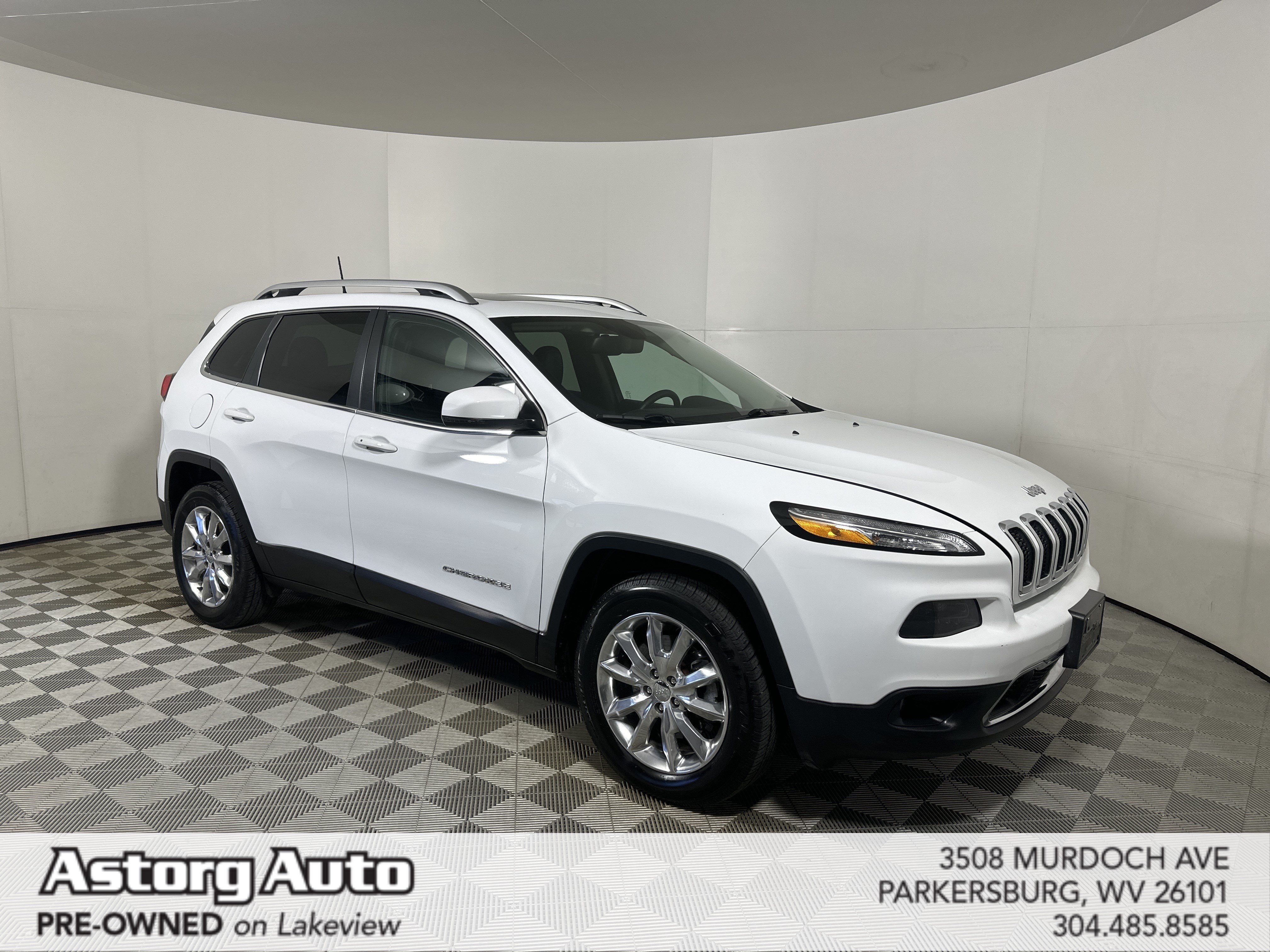 Certified Used 2016 Bright White Clearcoat Jeep Limited image 1