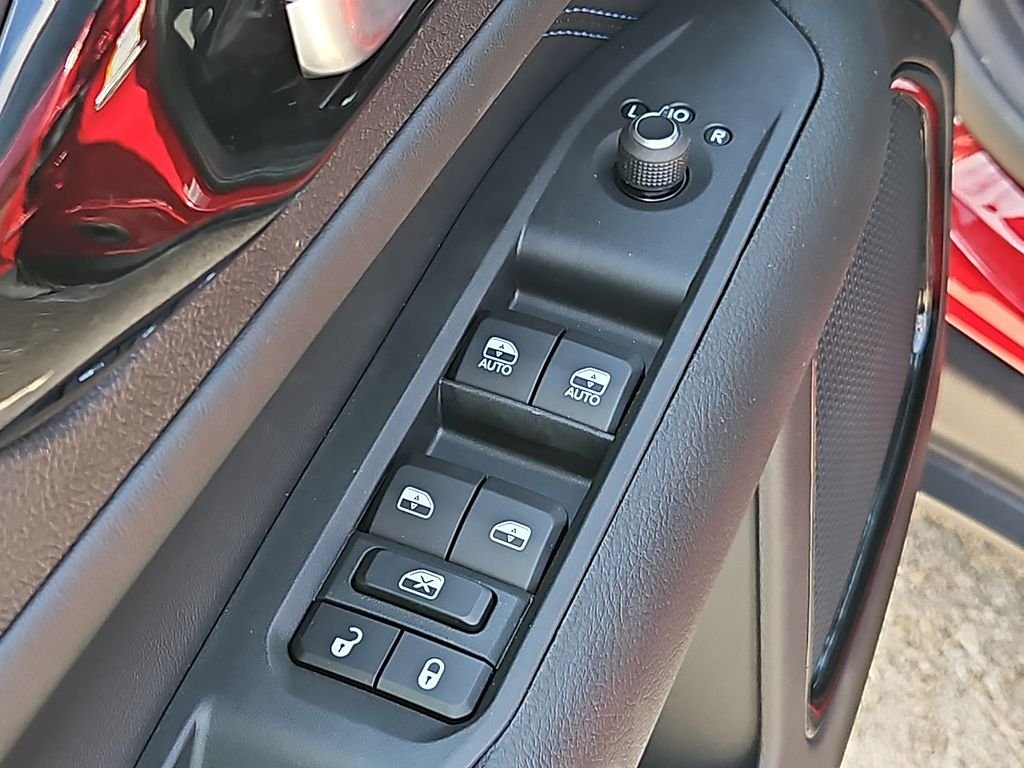 New 2026 Red Hot Pearl-Coat Exterior Paint Jeep Latitude image 13