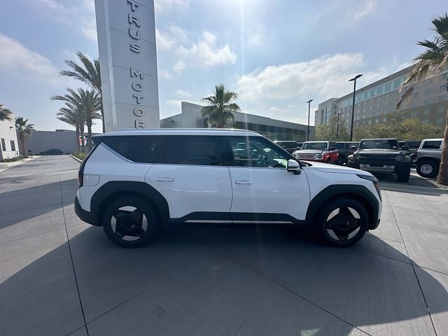 New 2026 Glacial White Pearl Kia Wind AWD image 8