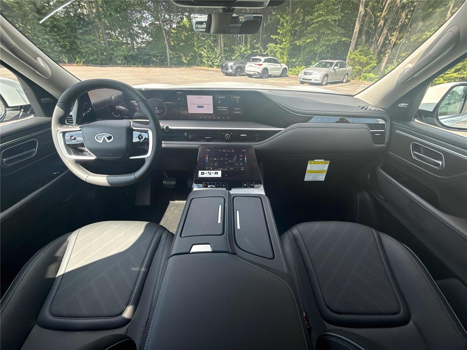 New 2027 RADIANT WHITE INFINITI Luxe 2WD image 13