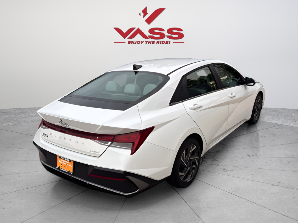 Used 2025 White Hyundai Limited image 5
