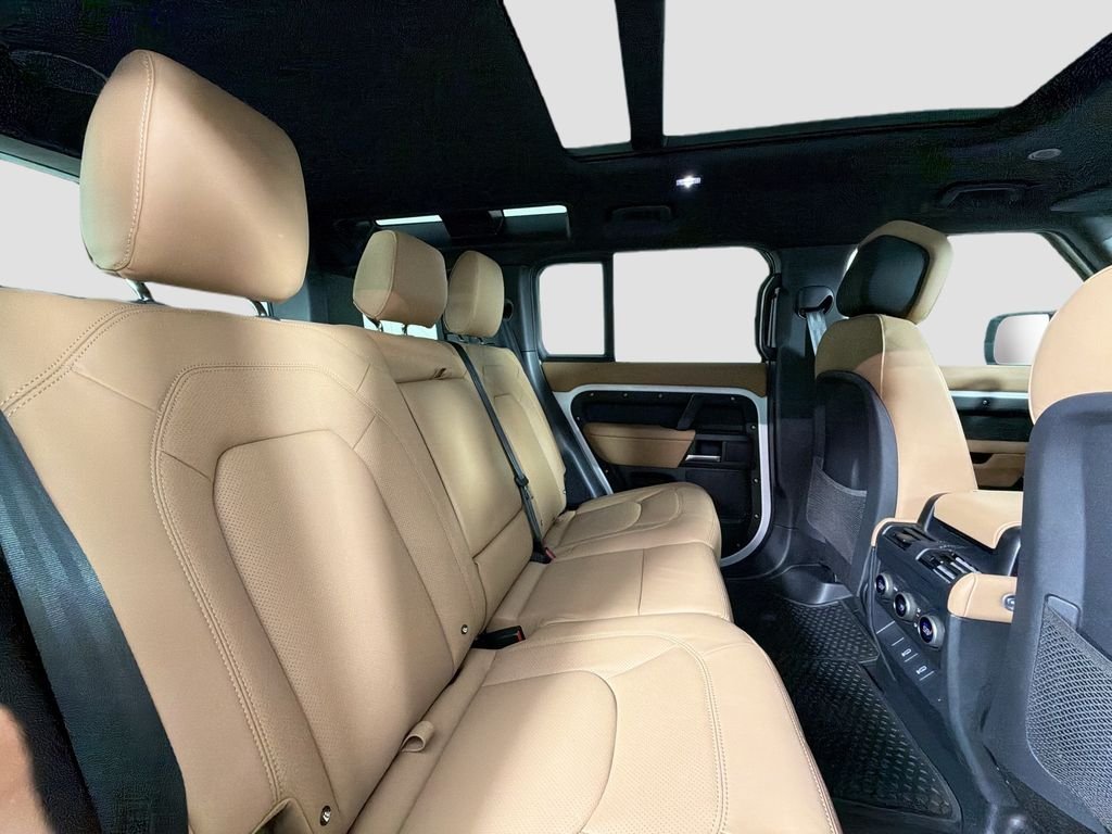 New 2026 Fuji White Land Rover X-Dynamic SE image 29