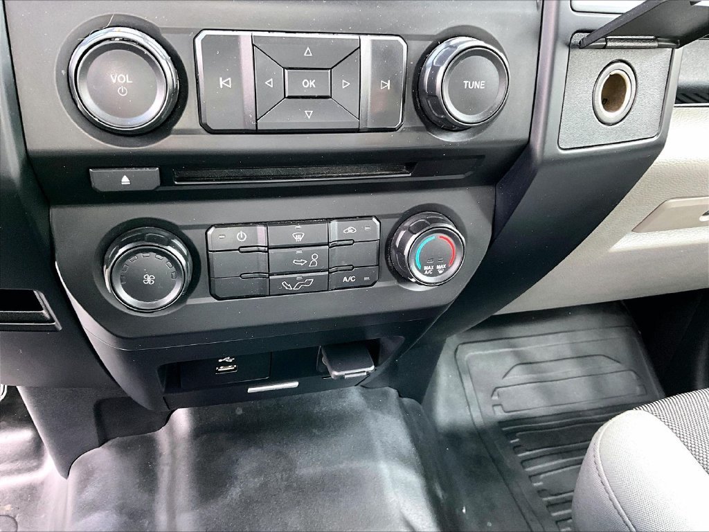 Used 2018 Oxford White Ford XL image 27