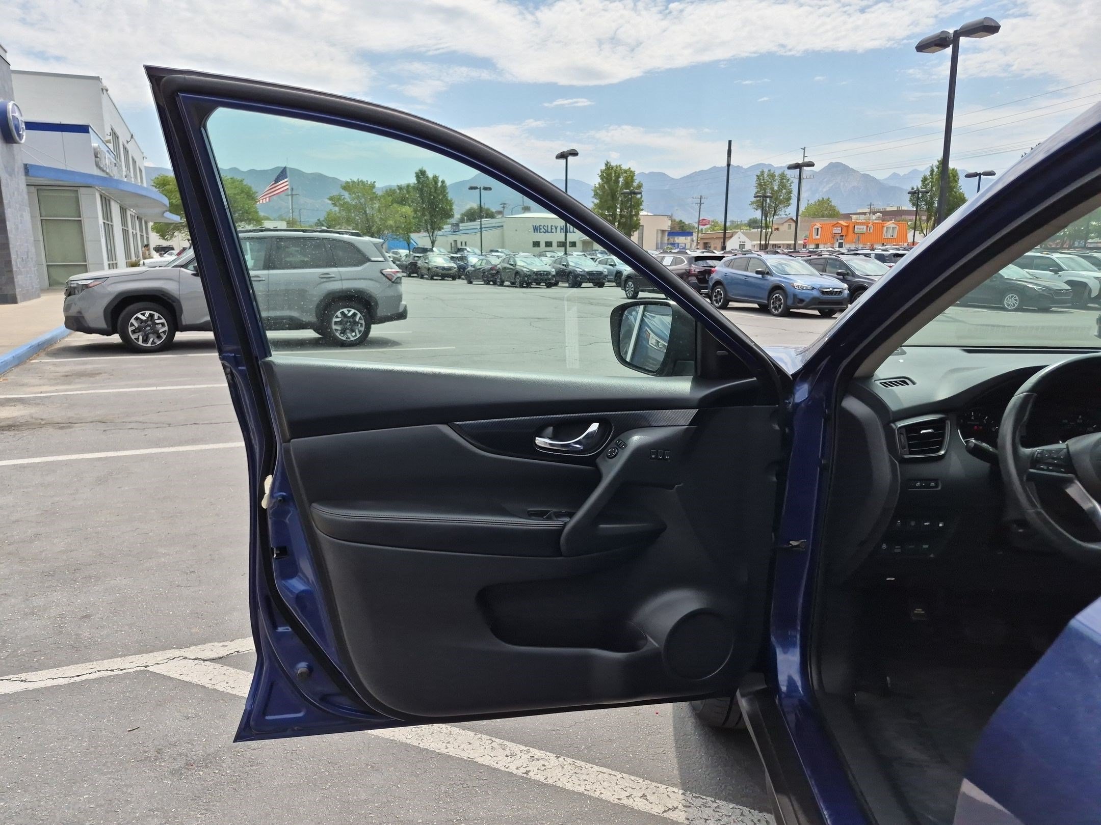 Used 2018 Caspian Blue Nissan SL image 12