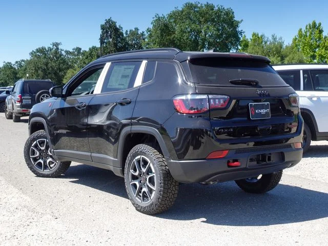 New 2026 Diamond Black Crystal Pearl-Coat Exterior Paint Jeep Trailhawk image 9