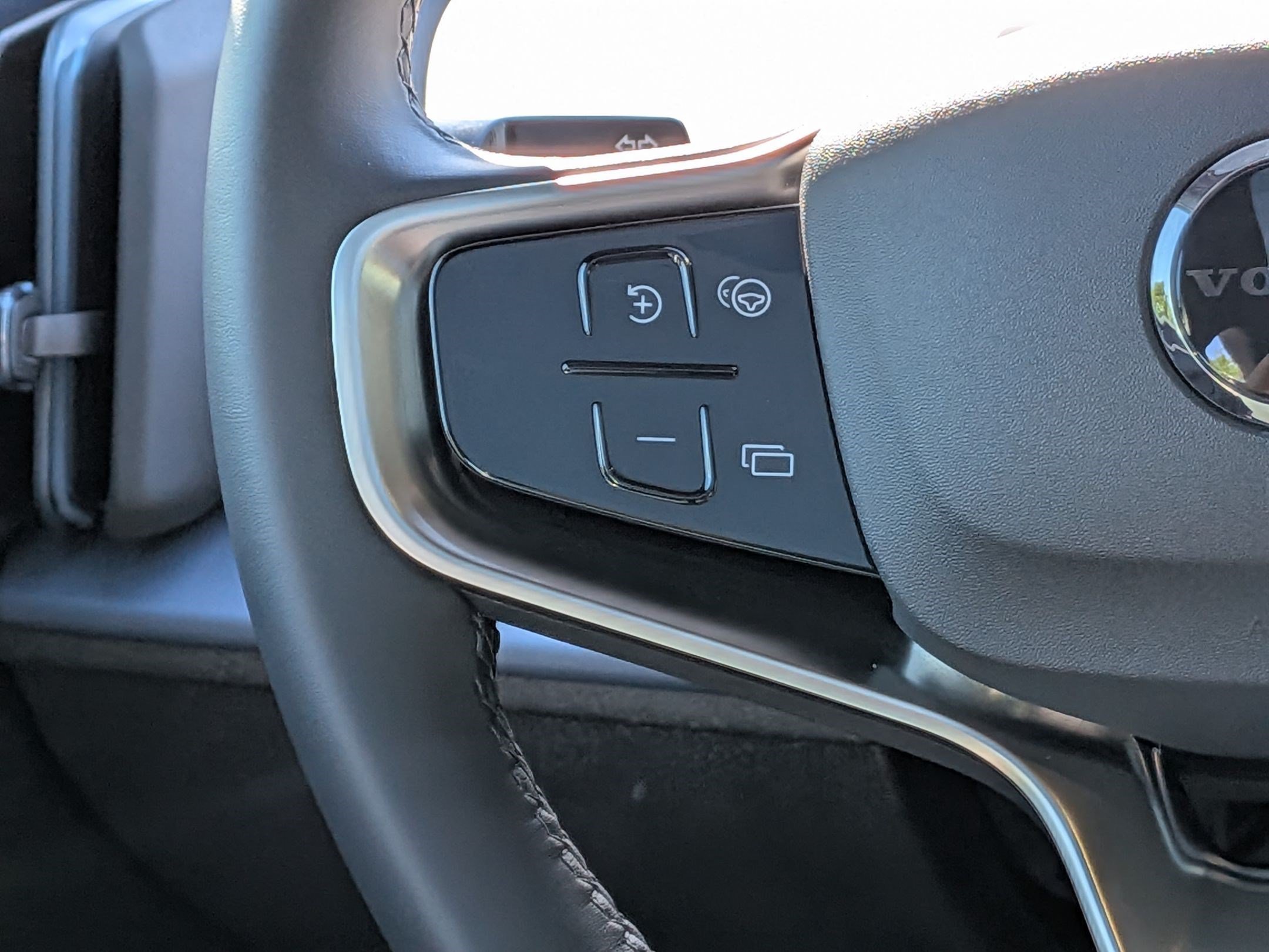 Certified Used 2025 Cloud Volvo Ultra image 17