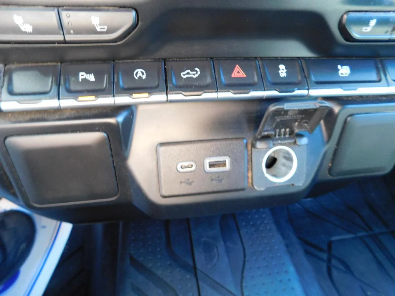 Used 2022 White Chevrolet 4WD CREW CAB 147 in LT W/1L image 40