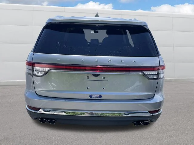 Used 2020 Silver Lincoln Reserve image 4