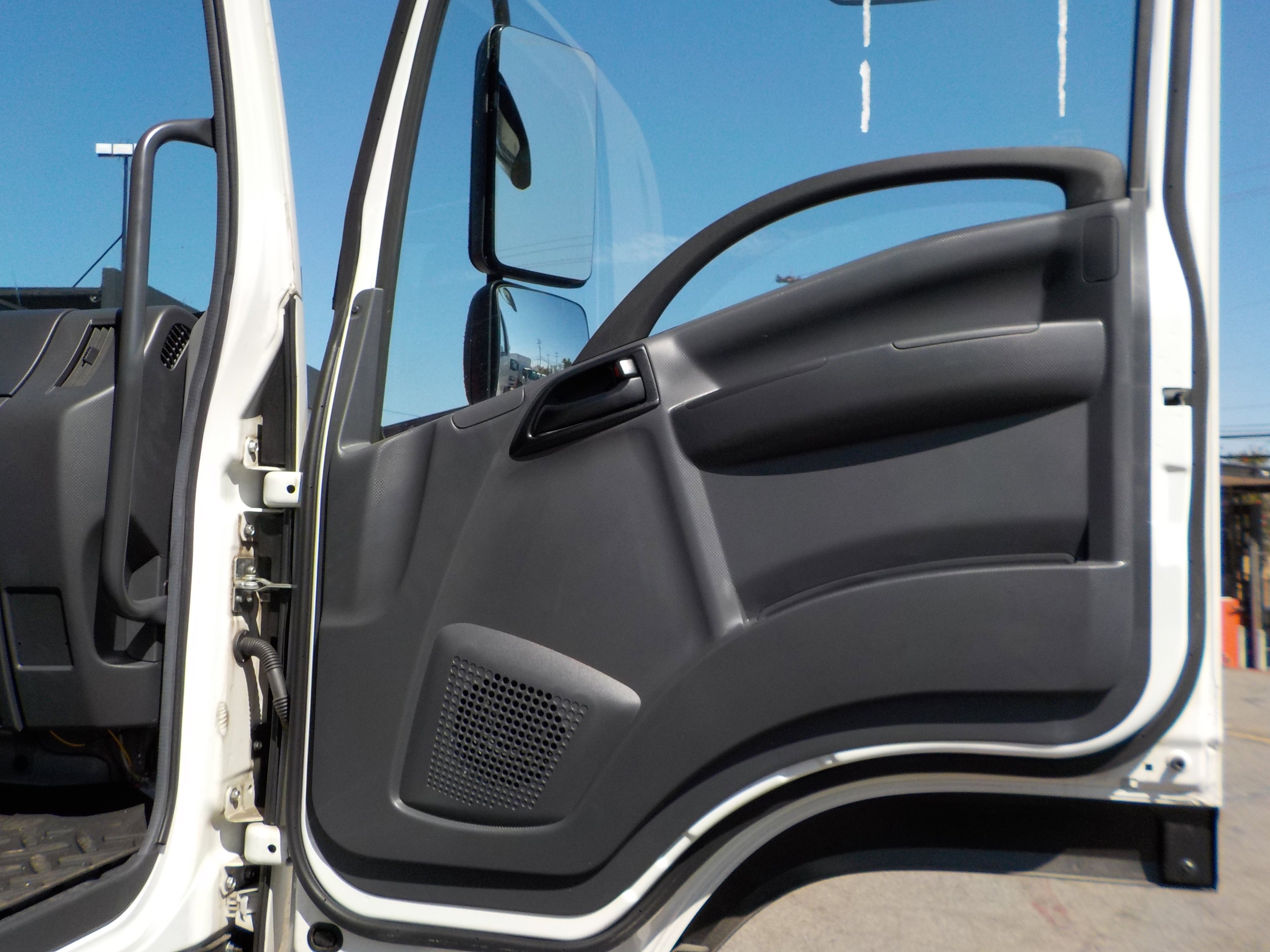 Used 2024 White ISUZU  image 10