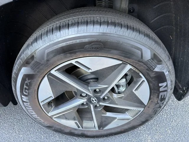 Used 2025 Gray Hyundai SEL Convenience image 20