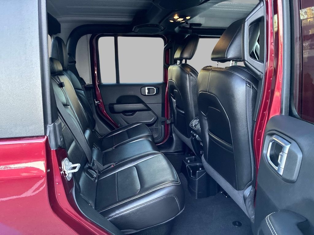 Used 2021  Jeep Overland image 10