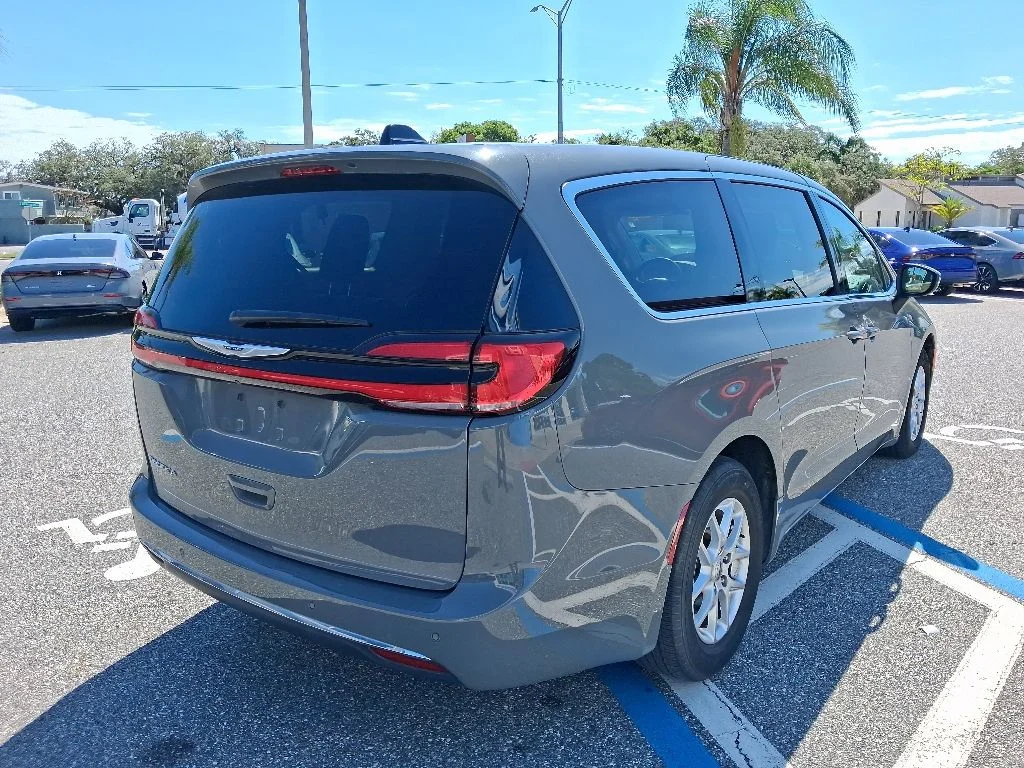 Used 2023 White Chrysler Touring L image 5