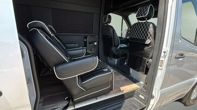 Used 2021  Mercedes-Benz Cargo 170 WB image 36