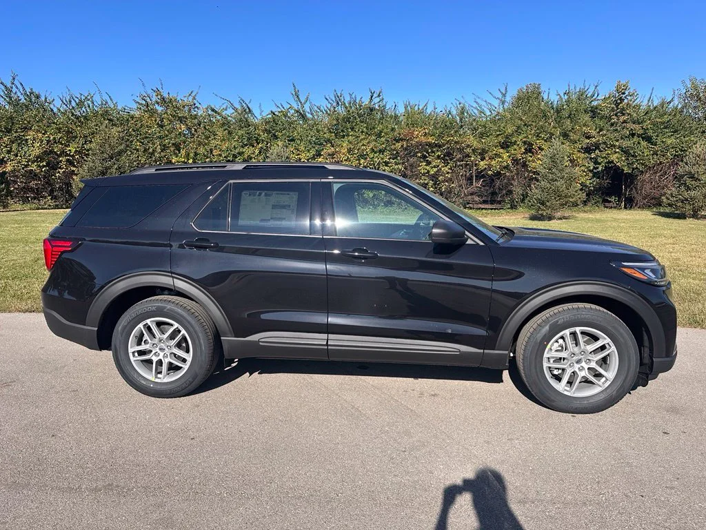 New 2027 Agate Black Metallic Ford Active image 11