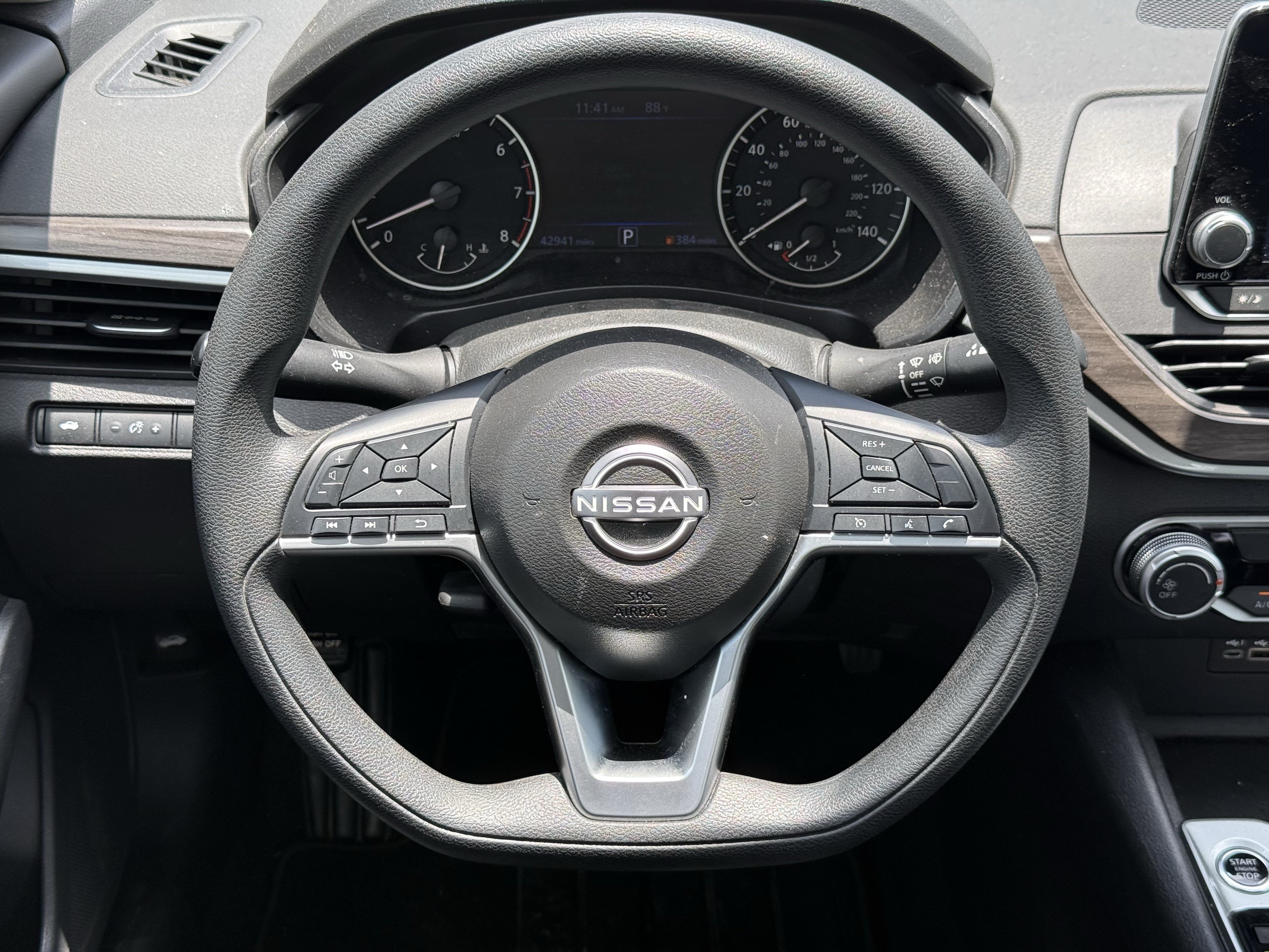 Used 2025 Garnet Pearl Metallic Nissan  image 15