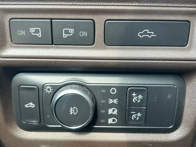 Used 2022 White Ford King Ranch image 32
